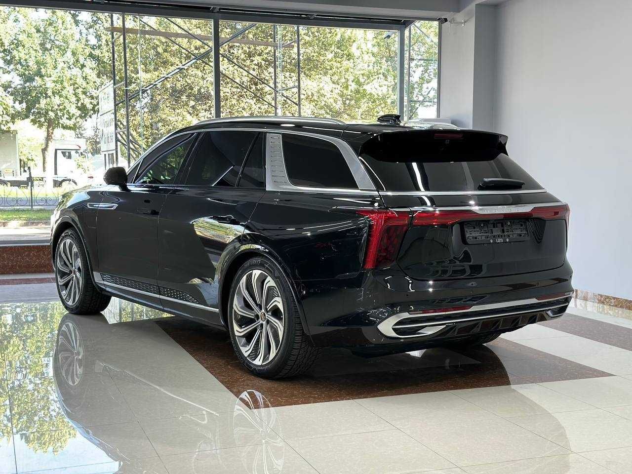 Hongqi E-HS9 EV nalichida sotuvda