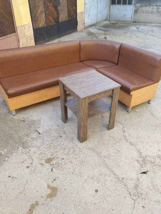 Ъглов диван с маса