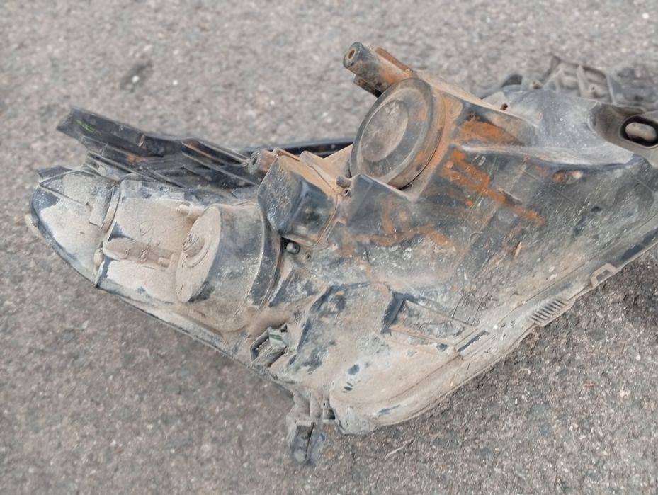 Vând far Opel Astra h