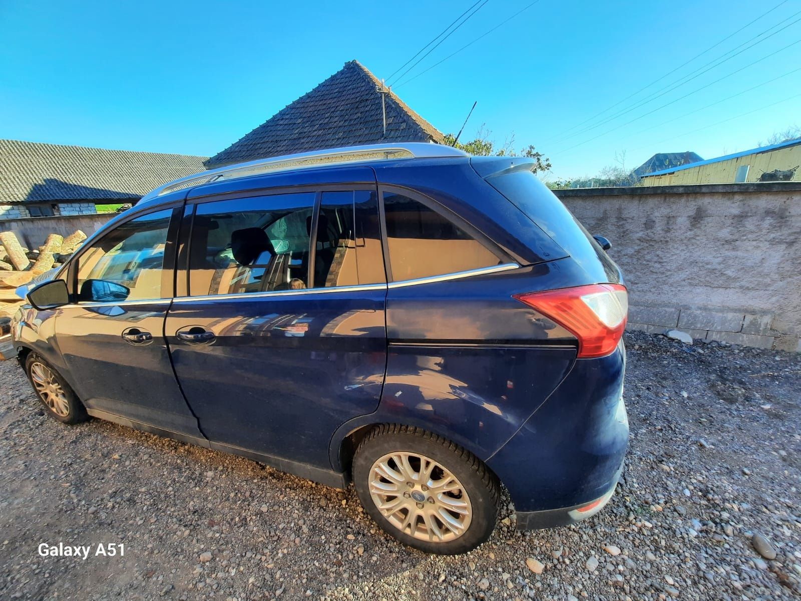 Vând Ford grand c max