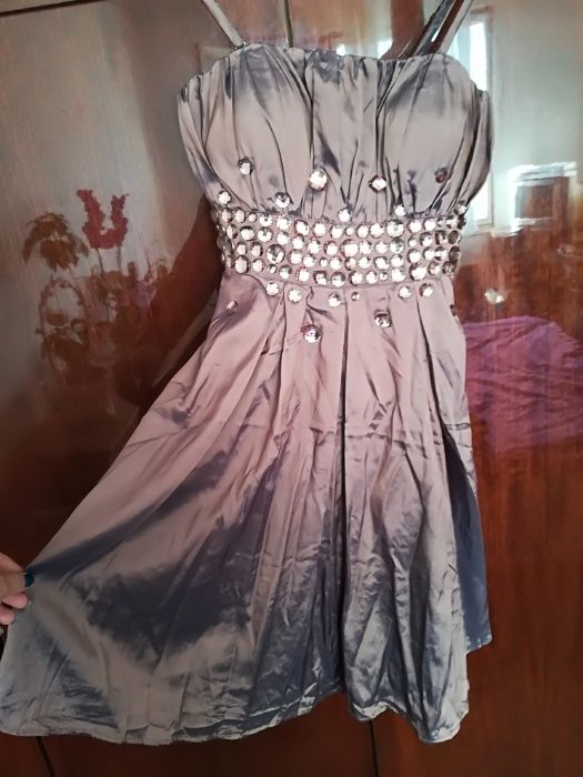 Елегантна рокля