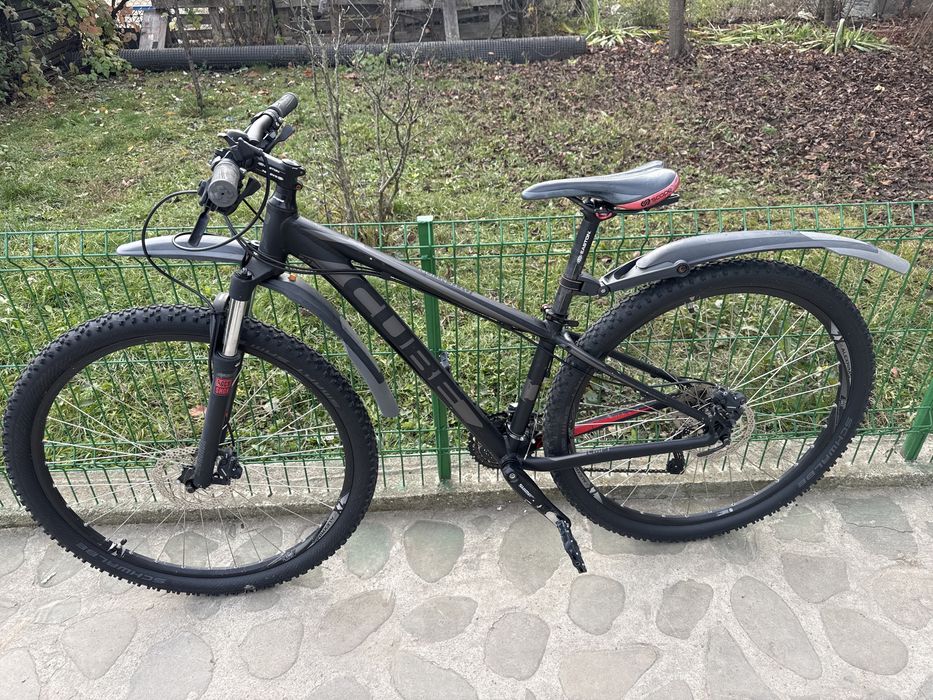 Bicicleta cube attention cross country