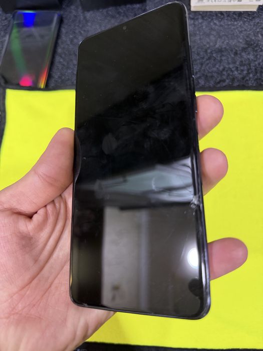 samaung s20 ultra 12.256g holatini oqip tel qlila