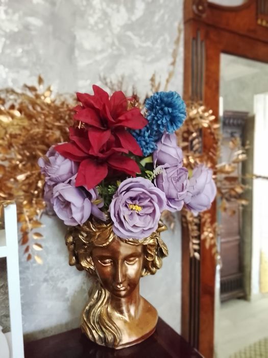 Кашпо новое в отличном состоянии  полностью вся компазиция .