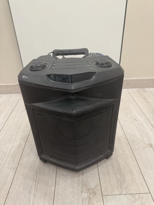 Продам портативную минисистему LG