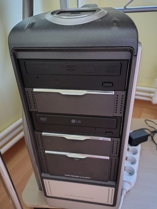 Monitor și unitate centrala