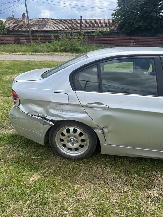Продавам BMW 320