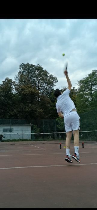 Antrenor tenis de câmp