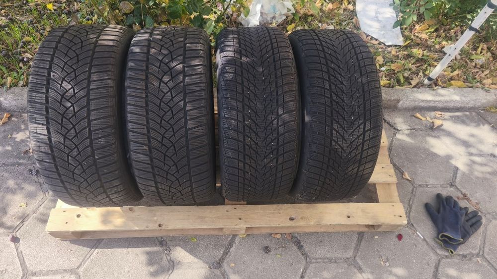 225/40r18 GoodYear 4бр. Зимни
