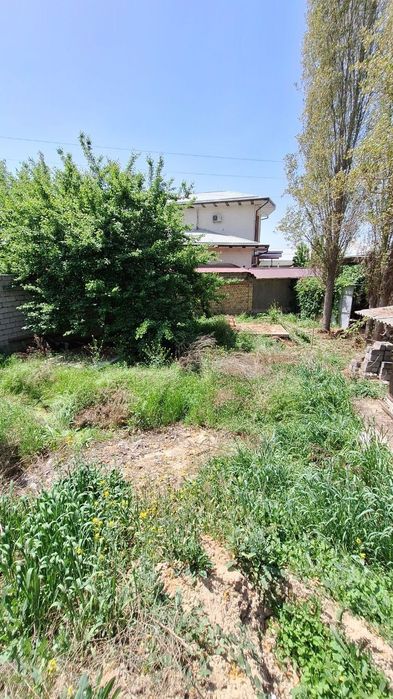 Nazarbek xarakatda 2 sotix yer sotiladi