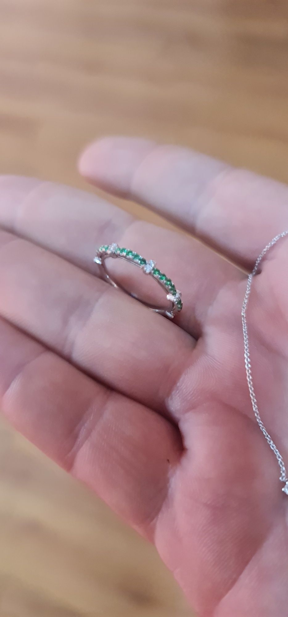 Lantisor si inel aur 18k diamante si smaralde