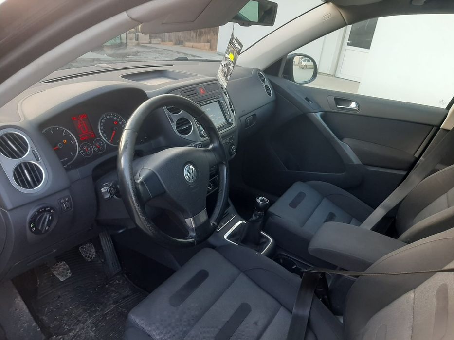 VW Tiguan 4x4 
2.0  TDI 4MOTION
An Fabricație: 2008 
Km: 240.0