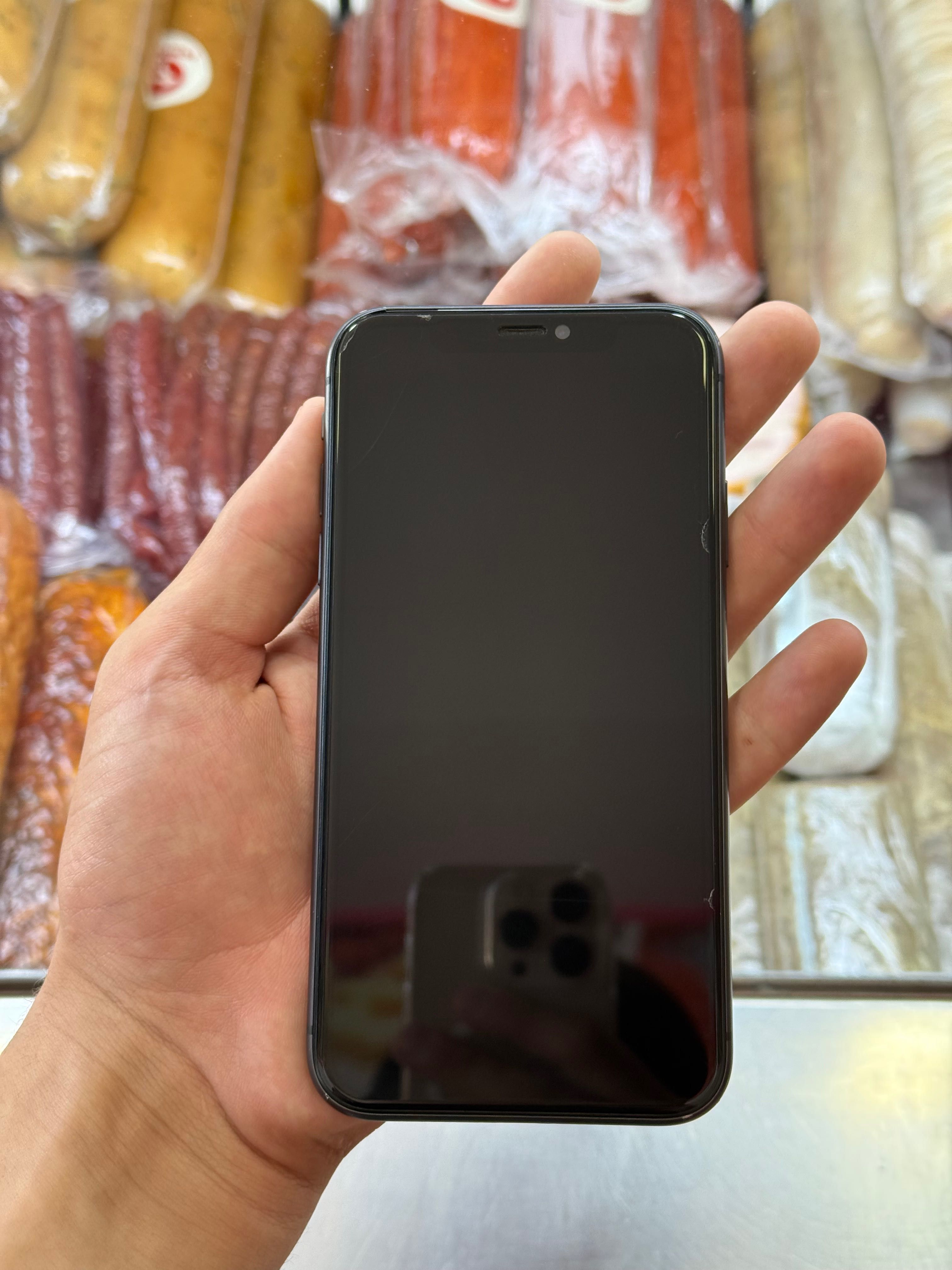 Iphone 11 ideal.