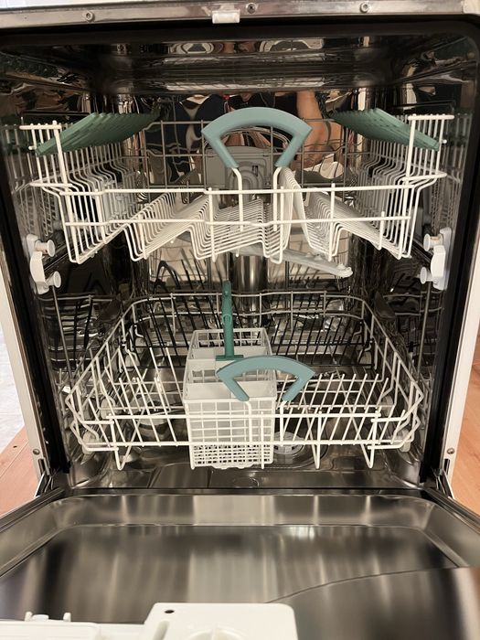 Съдомиялна машина за вграждане Ariston LSI67A