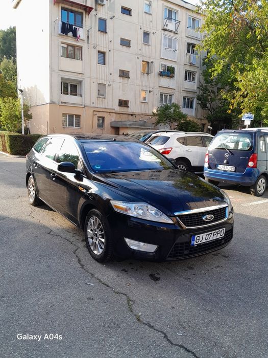 Vând Ford mondeo