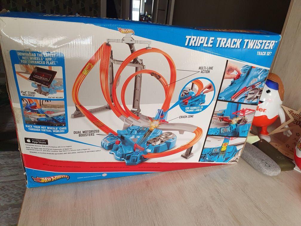 Hotwheels Triple track twister (детям 4+)