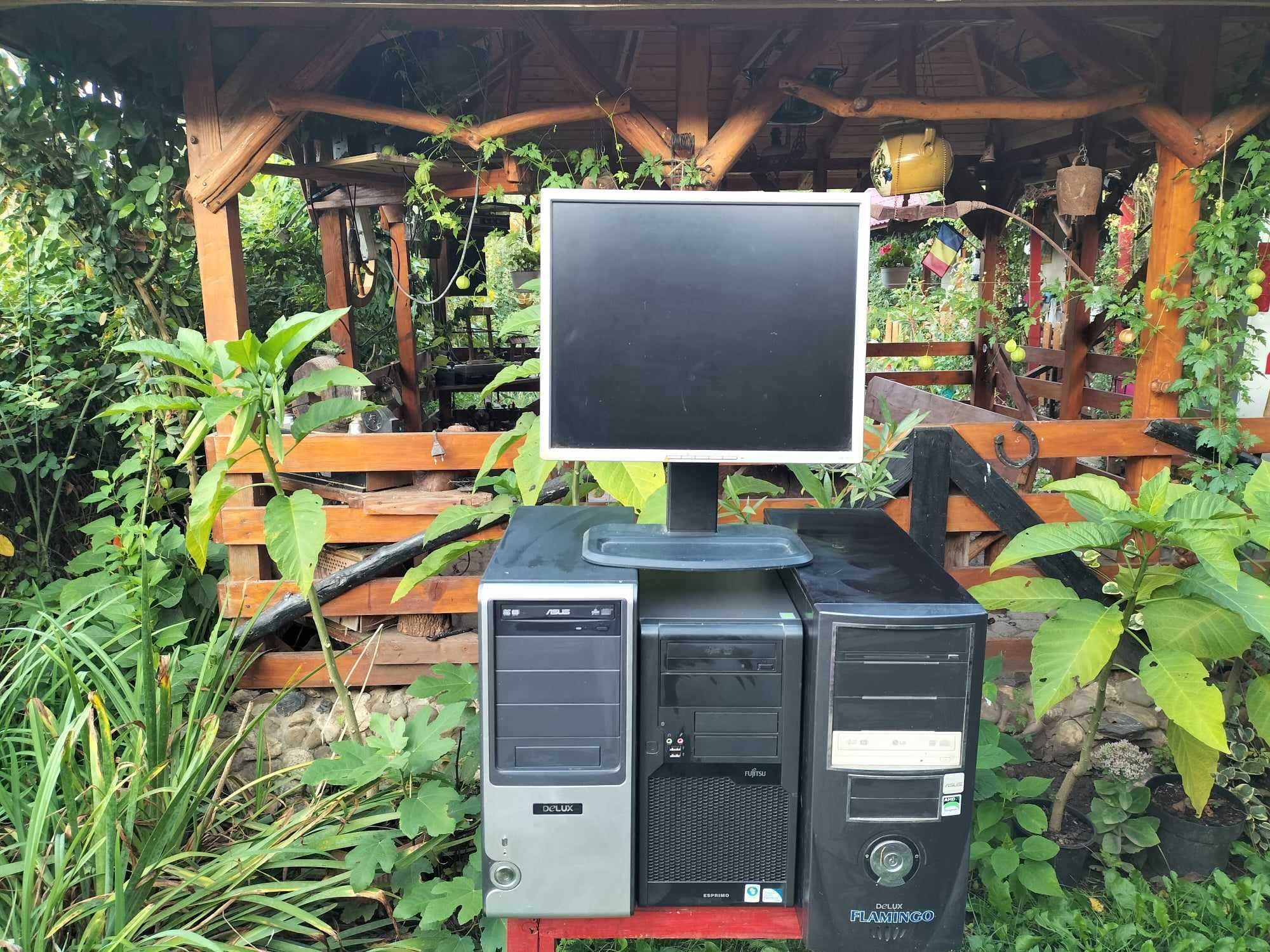 Vand 3 unitati PC plus monitor