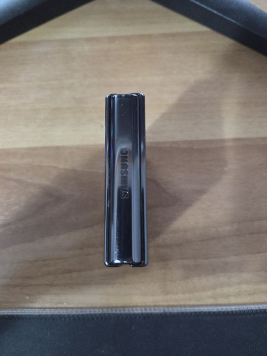 Z flip 4 cu display defect