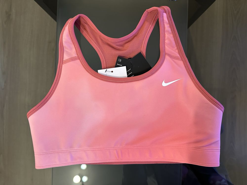 Чисто нов!! 100% Оригинален дамски комплект Nike бюстие и клин