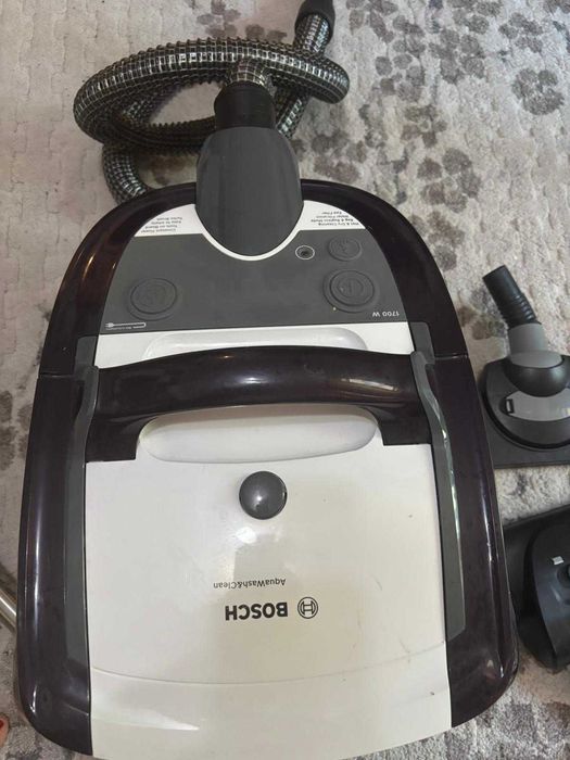 Aspirator Bosch cu spalare BWD