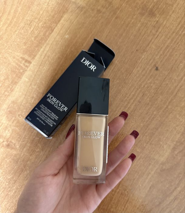 Dior Skin Glow тональный