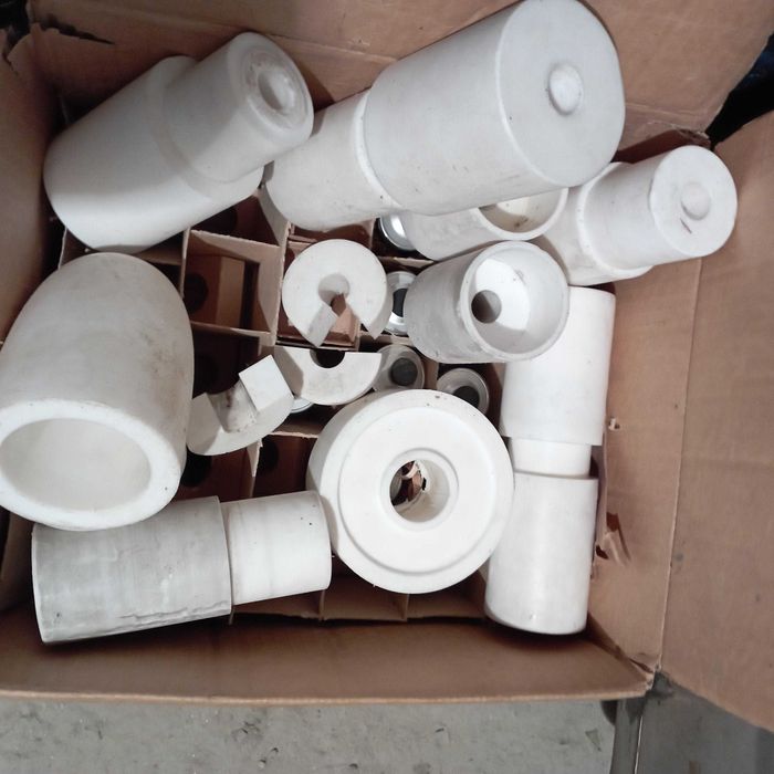 тефлонови изолатори