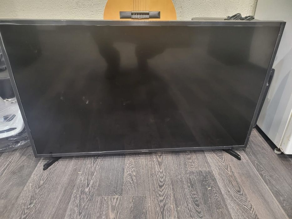 Продам телевизор Samsung smart TV 43 дюйма