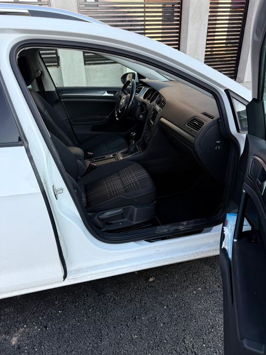 VW Golf 7 Break 1.6 DIESEL – complet echipat!