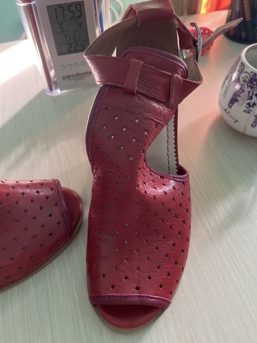 Sandale noi marimea 38