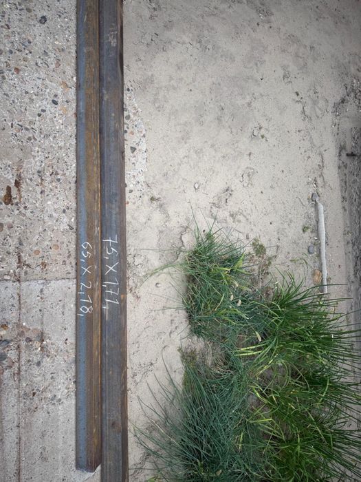 Металлические уголки новые 65 и 75 мм