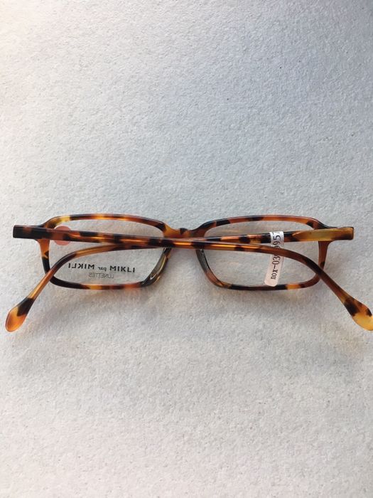 Vând rame ochelari din Titan și plastic.