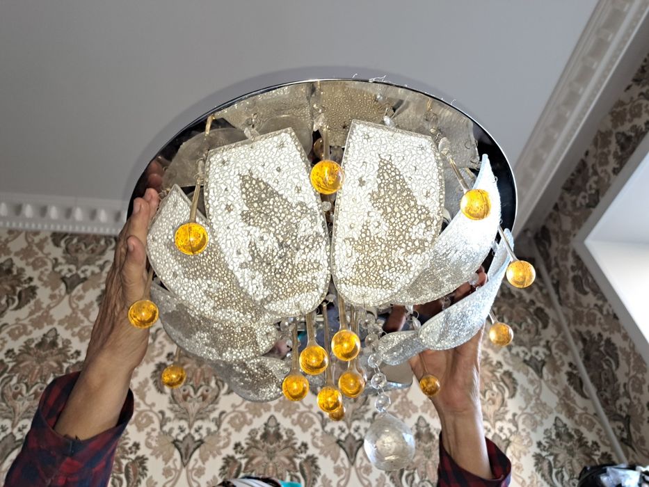 Продам люстру для зала