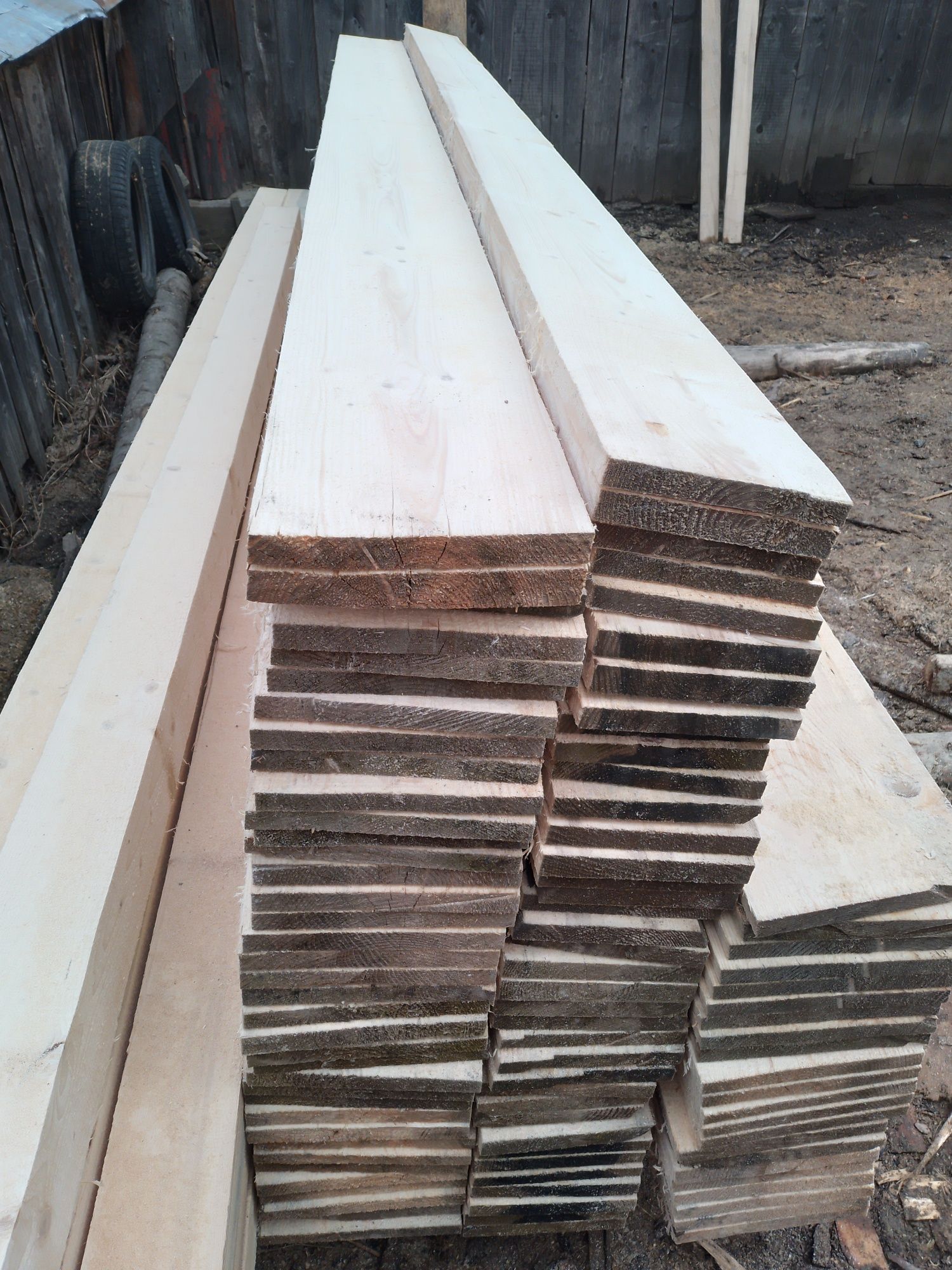 Vând lemn de construcții