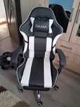 Vând scaun gaming nou