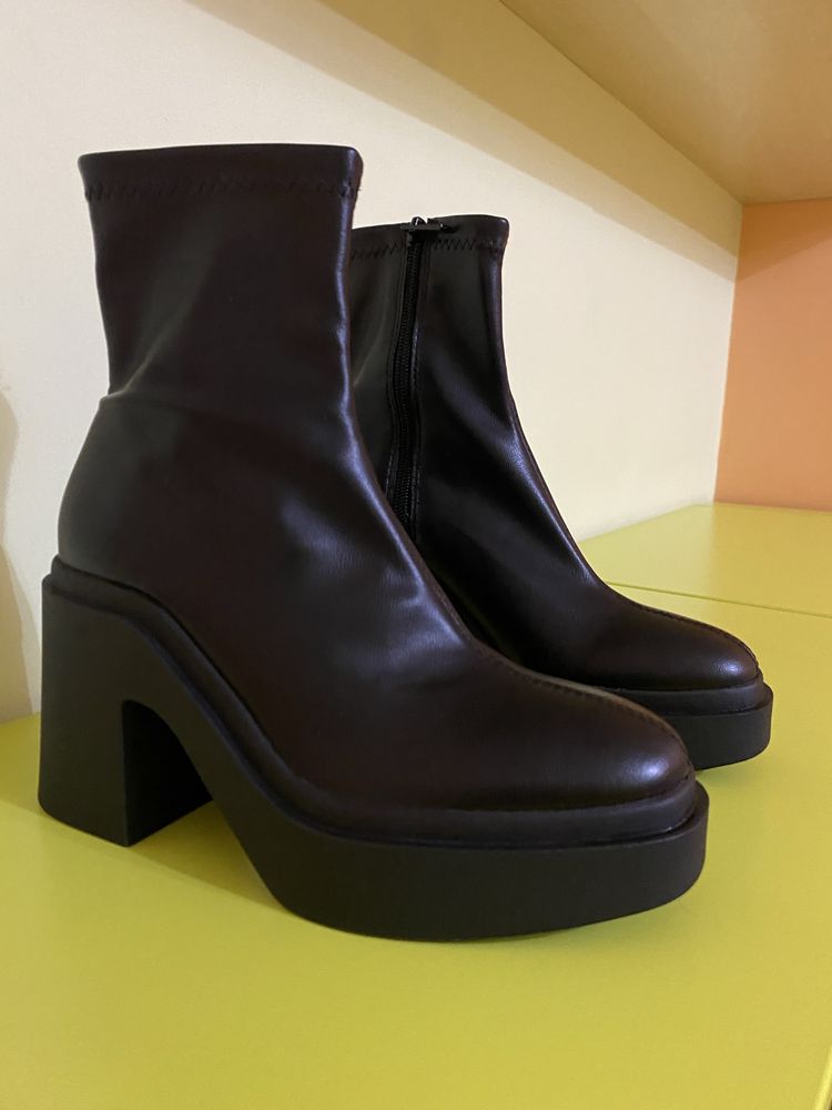 Дамски боти Stradivarius