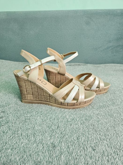 Sandale bej sidefat marimea 38/39