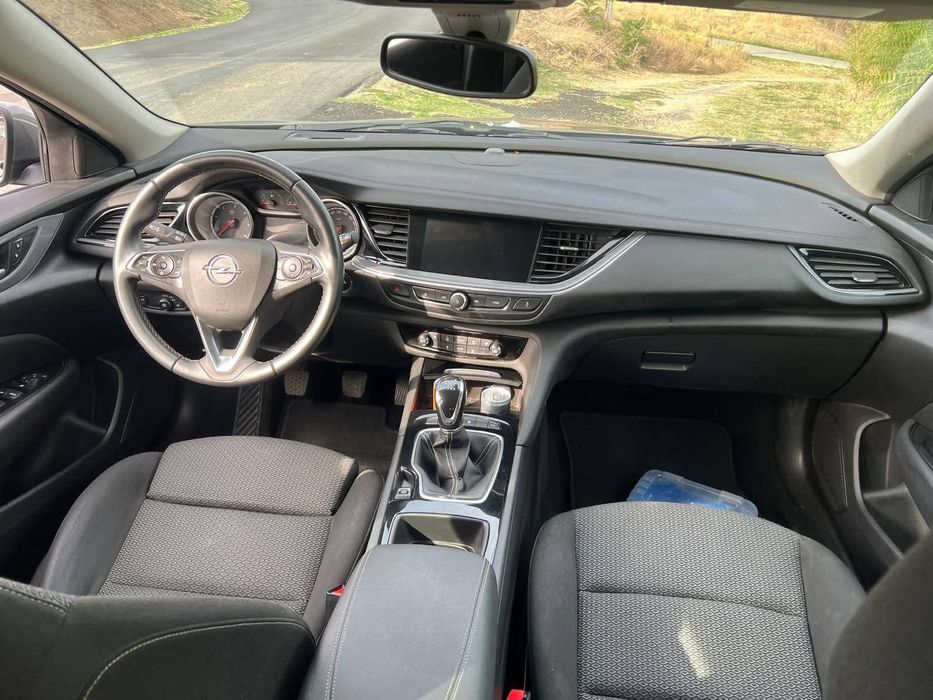 Vând Opel Insignia
