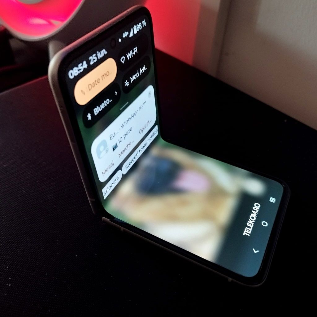 Motorola RAZR 40 Flip 8+8 RAM / 256 Dual SIM ( full box, garanție)