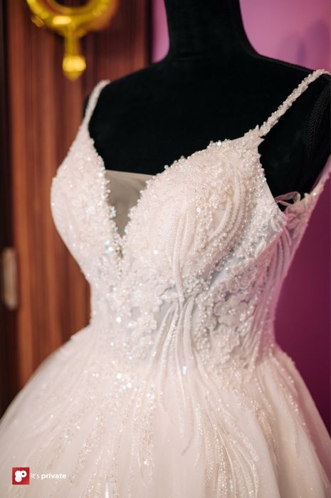 Vand rochie de mireasa