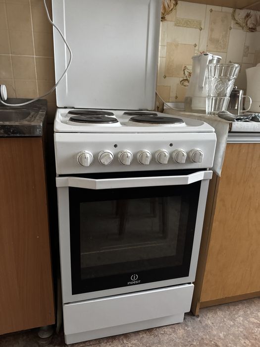 Продам электро плиту