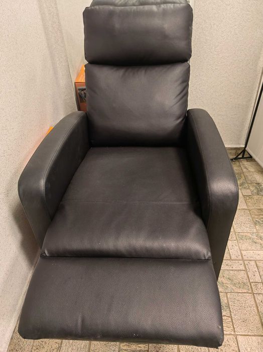 Кожени столове за салон