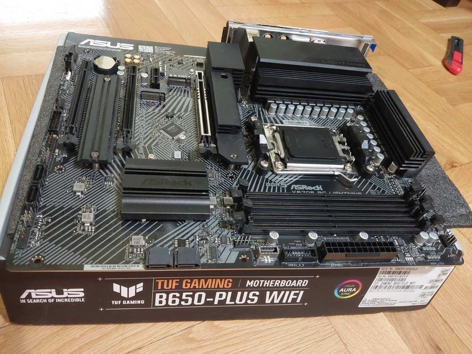 AMD Ryzen 7 7800X3D + AsRock X670E PG Lightning