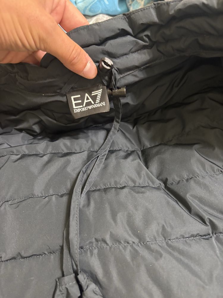 Преходно яке EA7