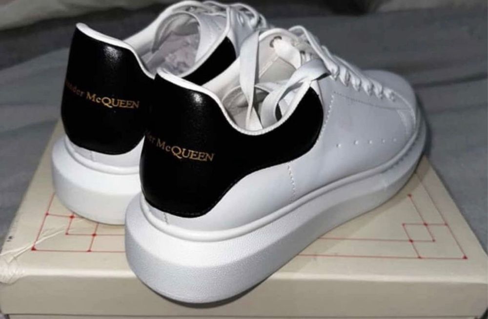 Vand Adidasi Alexander McQueen piele marimea 40 41 42 de barbati