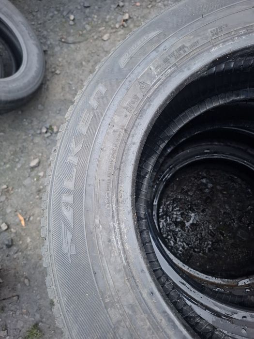 Vand 1 sau 2 sau set 4 anvelope 215 65 17 falken iarna