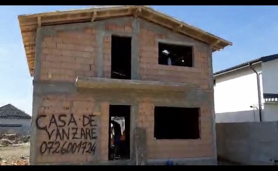 Vand casa vila in oras pantelimon ilfov