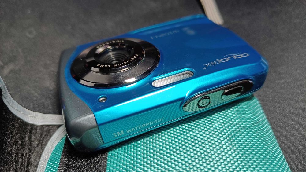 Aparat foto digital Aquapix W1024 rezistent la apa + husa