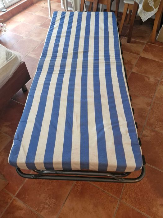 Продава се сгъваемо походно легло