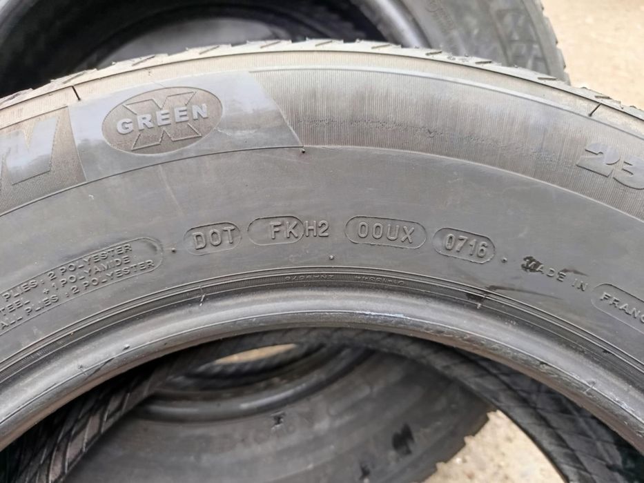 235/65/17  4 броя Michelin Latitude.Гумите са в много добро състояние,