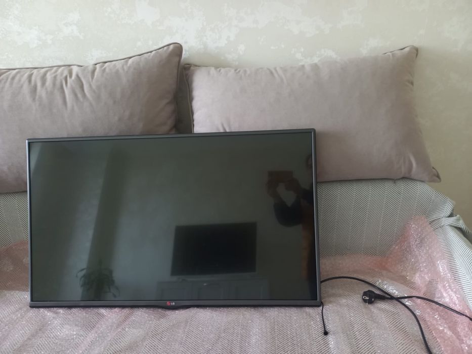 Продам телевизор LG 42LB620V без Smart TV + кронштейн